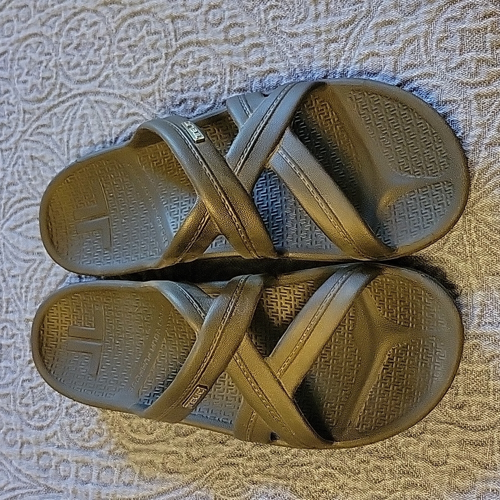 Telic Mallory sandals